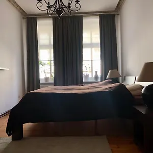 https://uroczy-apartament-w-centrum-w-starej-kamienicy.hotelswroclaw.com