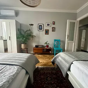 https://smile-apartments.krakowhotelspoland.com